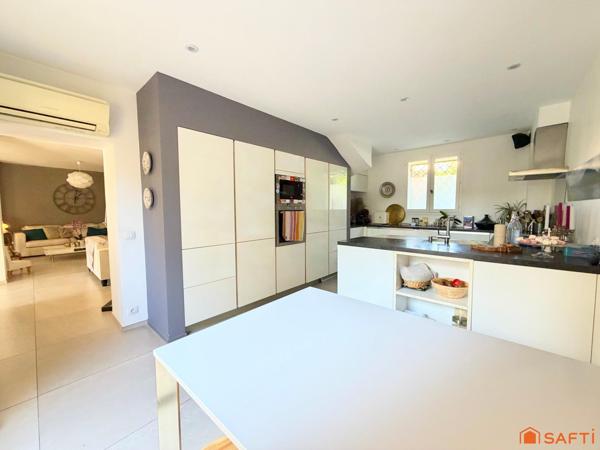 Maison 180m2, 5 chambres, piscine et jardin!