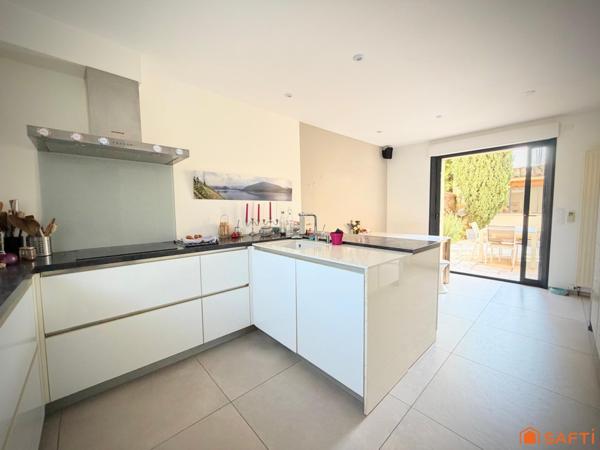 Maison 180m2, 5 chambres, piscine et jardin!