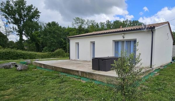 Maison de plain-pied, 80 m² habitables, 3 chambres, terrain de 976 m²