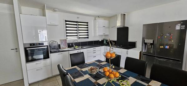 Maison de plain-pied, 80 m² habitables, 3 chambres, terrain de 976 m²