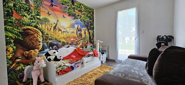 Maison de plain-pied, 80 m² habitables, 3 chambres, terrain de 976 m²