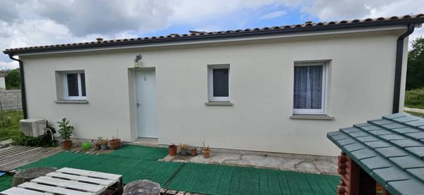 Maison de plain-pied, 80 m² habitables, 3 chambres, terrain de 976 m²