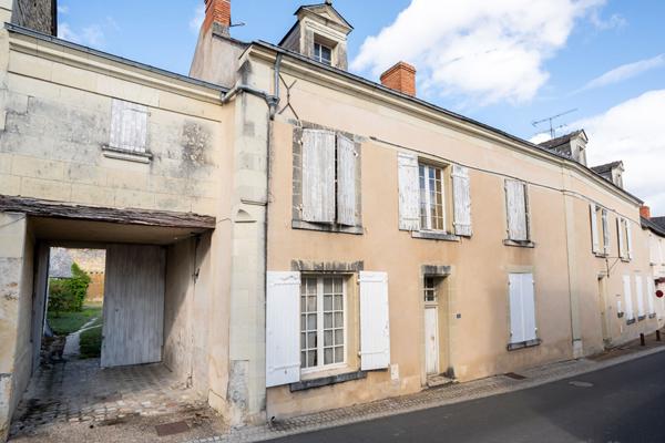 Rare à la vente - Authentique maison de vigneron du XVIIIe avec jardin clos et vue sur clocher, à 20 mn de Saumur
