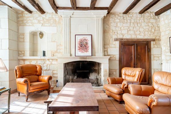 Rare à la vente - Authentique maison de vigneron du XVIIIe avec jardin clos et vue sur clocher, à 20 mn de Saumur