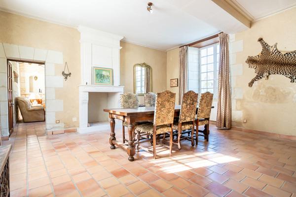 Rare à la vente - Authentique maison de vigneron du XVIIIe avec jardin clos et vue sur clocher, à 20 mn de Saumur