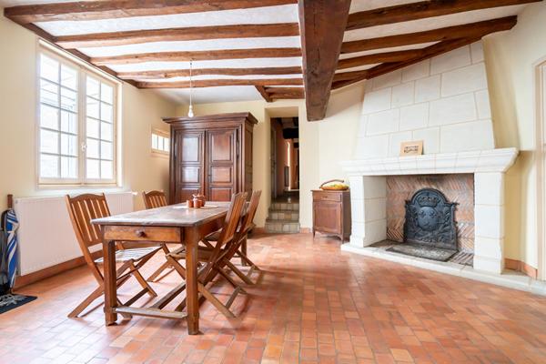 Rare à la vente - Authentique maison de vigneron du XVIIIe avec jardin clos et vue sur clocher, à 20 mn de Saumur