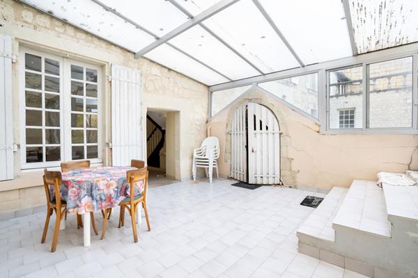 Rare à la vente - Authentique maison de vigneron du XVIIIe avec jardin clos et vue sur clocher, à 20 mn de Saumur