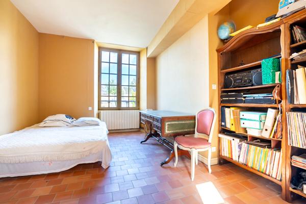 Rare à la vente - Authentique maison de vigneron du XVIIIe avec jardin clos et vue sur clocher, à 20 mn de Saumur