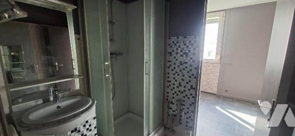 Appartement T4 traversant -68 m2 environ - FIRMINY centre