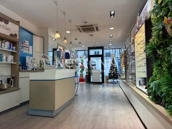 À vendre : Murs commerciaux au coeur de Verdun