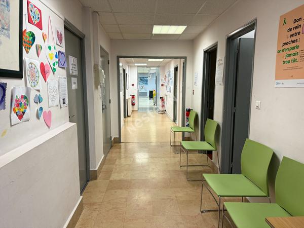 MONTREUIL 7 CHEMINS, LOCAL COMMERCIAL VENDU LOUE AVEC UN PARKING. IDEAL INVESTISSEUR