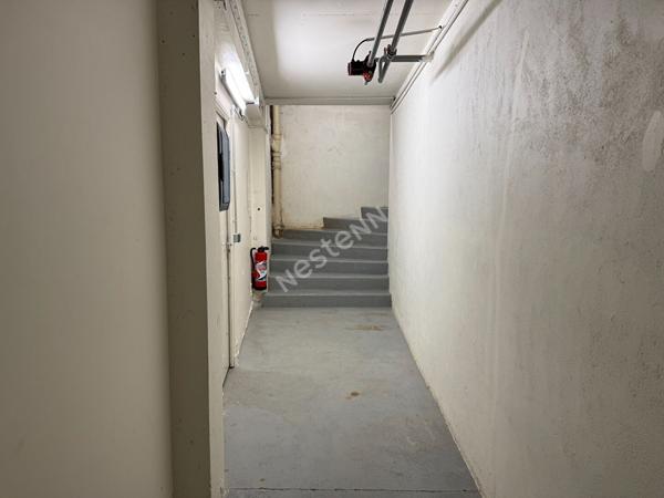 MONTREUIL 7 CHEMINS, LOCAL COMMERCIAL VENDU LOUE AVEC UN PARKING. IDEAL INVESTISSEUR