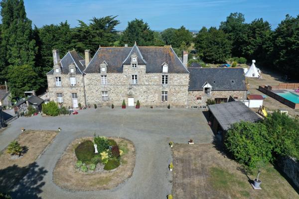Dpt Ille et Vilaine (35), à vendre CHERRUEIX Propriété de 20 pièces sur 4 hectares.