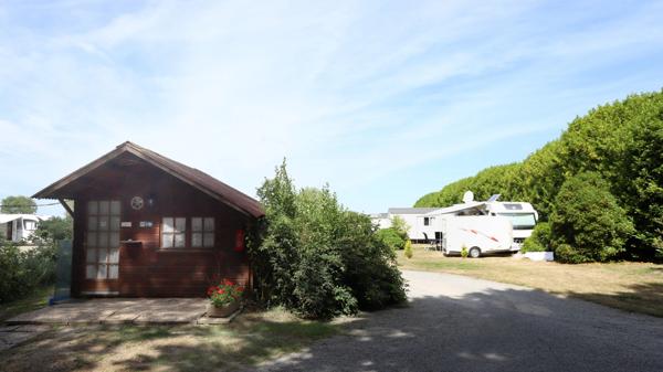 Dpt Ille et Vilaine (35), à vendre CHERRUEIX Propriété de 20 pièces sur 4 hectares.