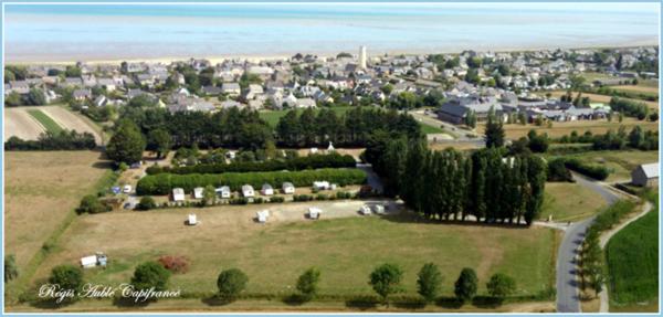 Dpt Ille et Vilaine (35), à vendre CHERRUEIX Propriété de 20 pièces sur 4 hectares.