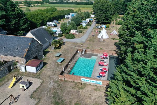 Dpt Ille et Vilaine (35), à vendre CHERRUEIX Propriété de 20 pièces sur 4 hectares.