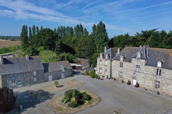 Dpt Ille et Vilaine (35), à vendre CHERRUEIX Propriété de 20 pièces sur 4 hectares.
