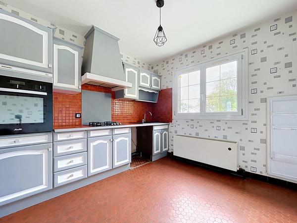 Maison sur sous sol 4 chambres  2000 m² de jardin
