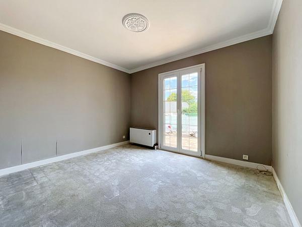 Maison sur sous sol 4 chambres  2000 m² de jardin