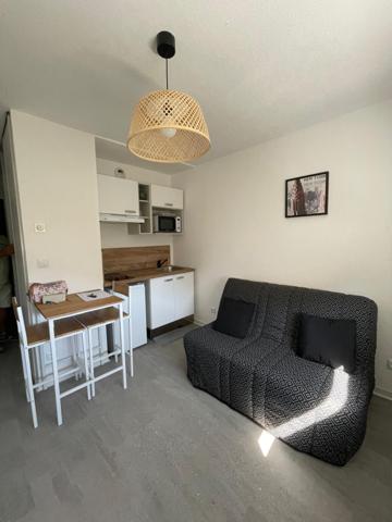 Studio
                                                                                                                                                                                                                                                                                                                        1 pièce(s)                                                                                                                                                                                                                                                                                                                              16  m²
