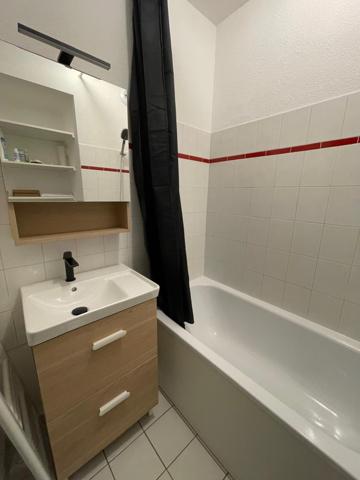 Studio
                                                                                                                                                                                                                                                                                                                        1 pièce(s)                                                                                                                                                                                                                                                                                                                              16  m²