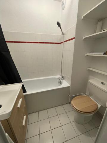 Studio
                                                                                                                                                                                                                                                                                                                        1 pièce(s)                                                                                                                                                                                                                                                                                                                              16  m²