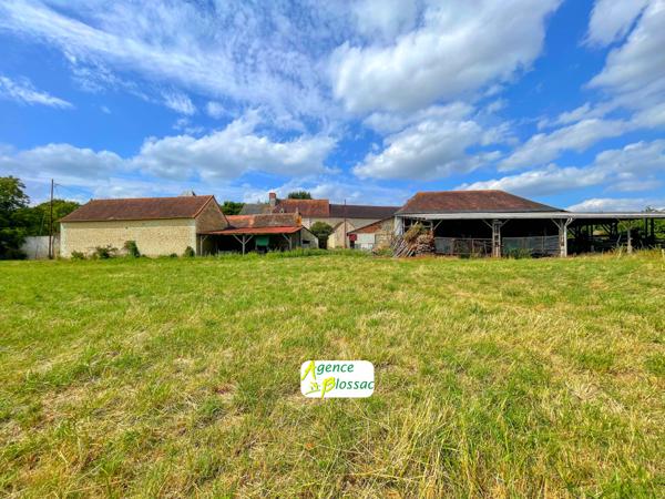CORPS DE FERME et BELLES DEPENDANCES sur 1,15 hectare