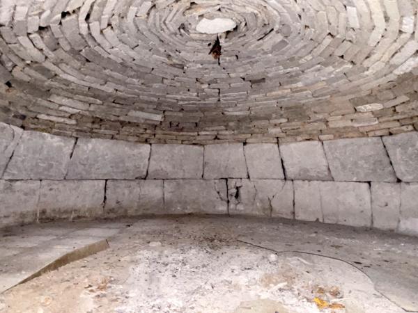 CORPS DE FERME et BELLES DEPENDANCES sur 1,15 hectare