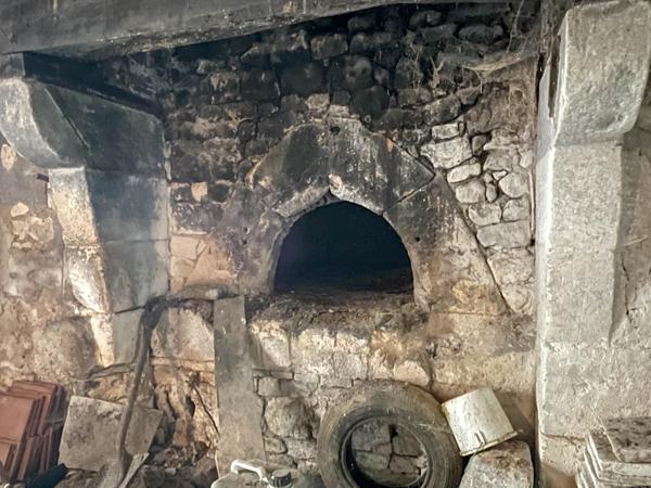 CORPS DE FERME et BELLES DEPENDANCES sur 1,15 hectare