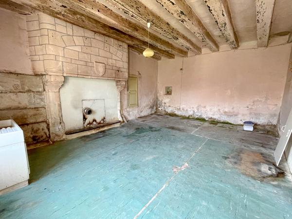 CORPS DE FERME et BELLES DEPENDANCES sur 1,15 hectare