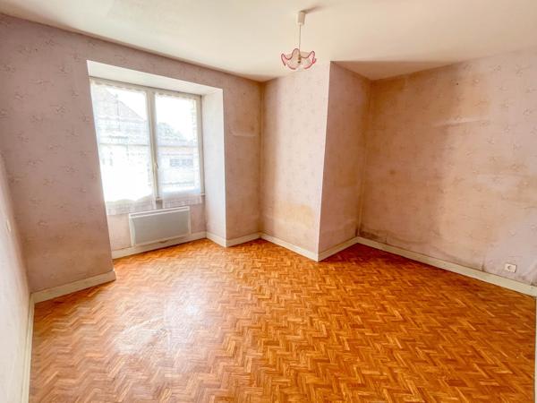 CORPS DE FERME et BELLES DEPENDANCES sur 1,15 hectare