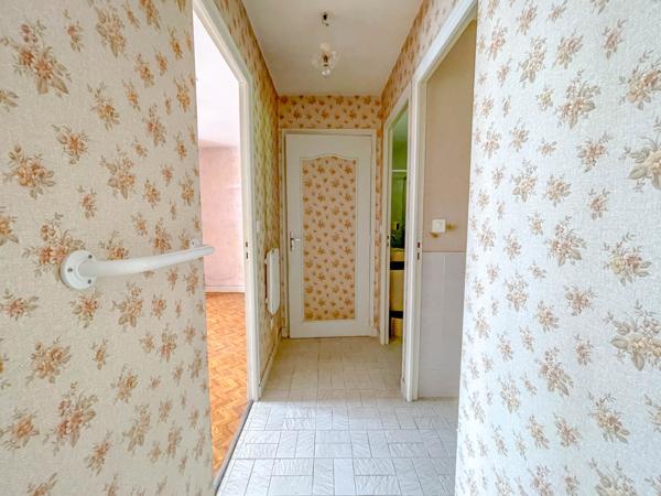 CORPS DE FERME et BELLES DEPENDANCES sur 1,15 hectare