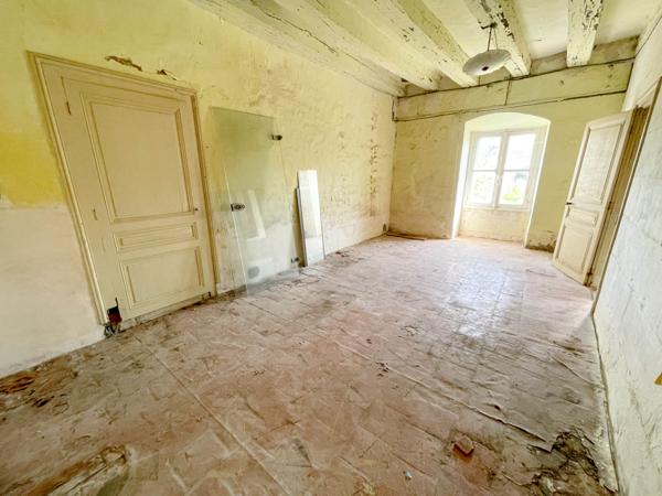 CORPS DE FERME et BELLES DEPENDANCES sur 1,15 hectare