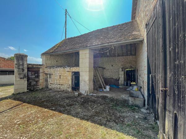 CORPS DE FERME et BELLES DEPENDANCES sur 1,15 hectare