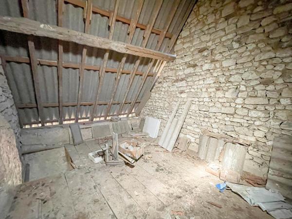 CORPS DE FERME et BELLES DEPENDANCES sur 1,15 hectare