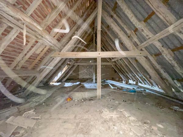 CORPS DE FERME et BELLES DEPENDANCES sur 1,15 hectare