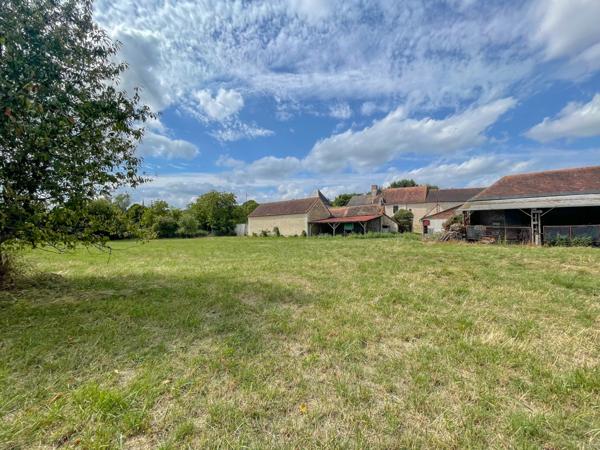 CORPS DE FERME et BELLES DEPENDANCES sur 1,15 hectare