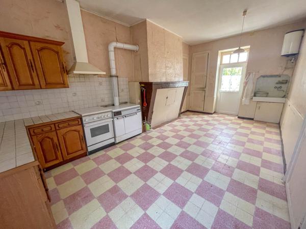 CORPS DE FERME et BELLES DEPENDANCES sur 1,15 hectare