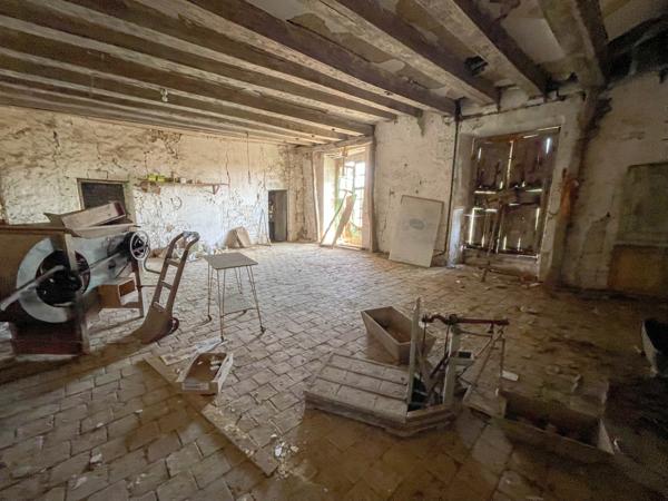 CORPS DE FERME et BELLES DEPENDANCES sur 1,15 hectare