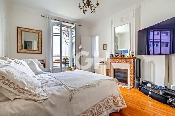 Appartement Paris 5 pièce(s) 142.08 m2