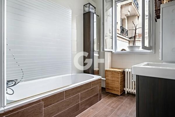 Appartement Paris 5 pièce(s) 142.08 m2