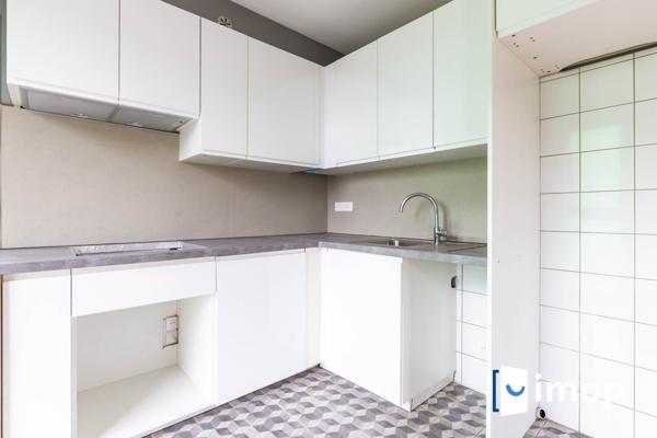 Duplex en parfait état dans un immeuble de 2020 proche RER D T11 et Métro 13 à faibles charges