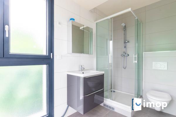 Duplex en parfait état dans un immeuble de 2020 proche RER D T11 et Métro 13 à faibles charges