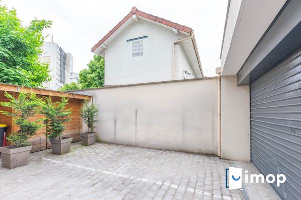 Duplex en parfait état dans un immeuble de 2020 proche RER D T11 et Métro 13 à faibles charges