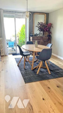 PETIT COURONNE. Maison rénovée et très bien entretenue, à la décoration tendance. 3 Ch