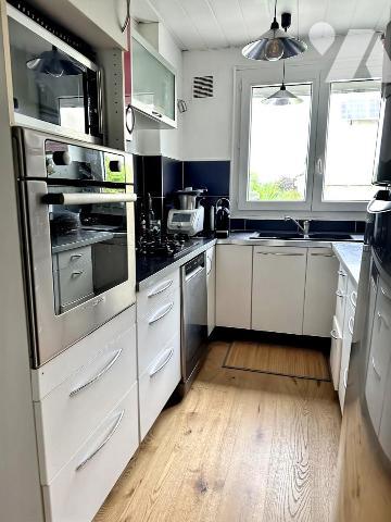 PETIT COURONNE. Maison rénovée et très bien entretenue, à la décoration tendance. 3 Ch