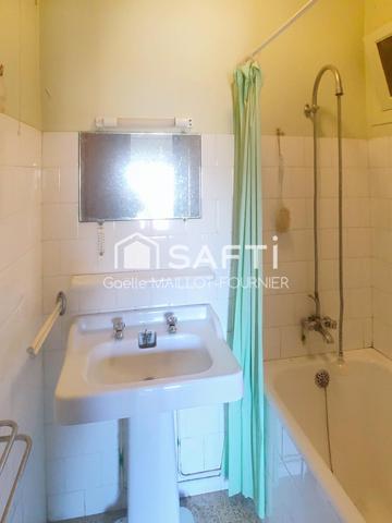 Maison de village avec jardin, cave et garage