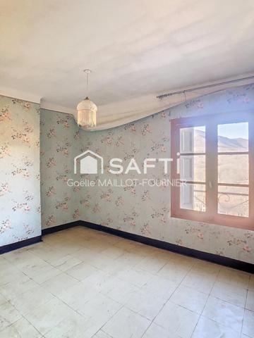 Maison de village avec jardin, cave et garage