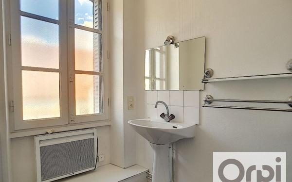 Appartement à louer    3 pièces • 75 m2 Gouzon