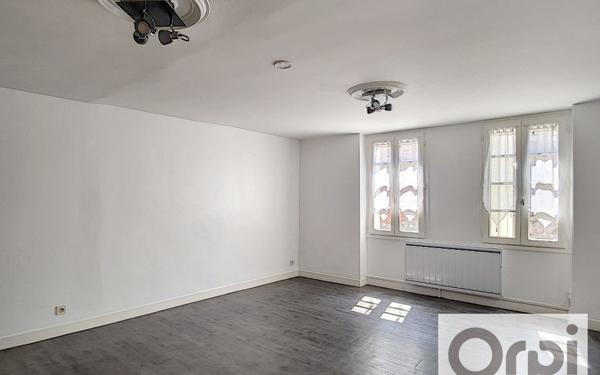 Appartement à louer    3 pièces • 75 m2 Gouzon